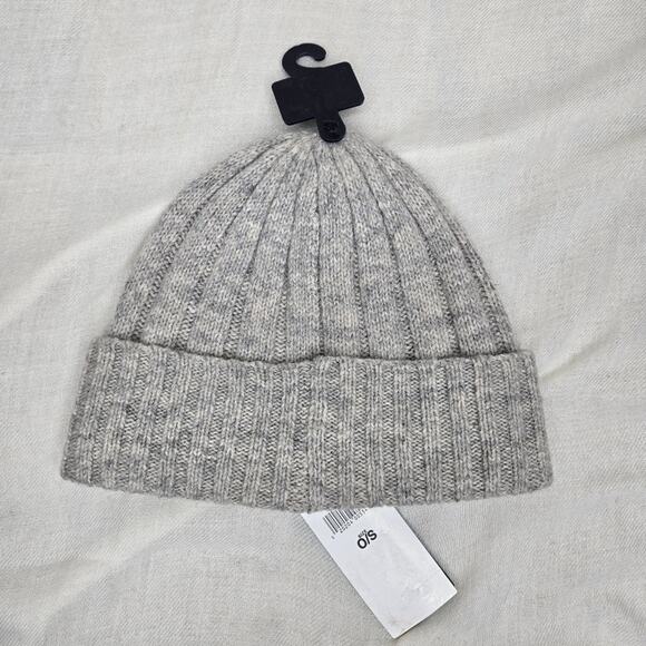 NWT Polo by Ralph Lauren Gray Knit Beanie - Picture 2 of 4